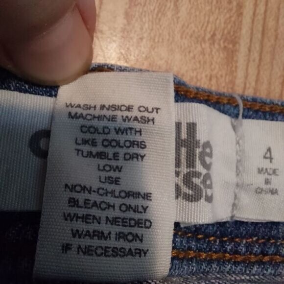 Womans Charlotte Russe Distressed Shorts size 4 - Picture 14 of 15